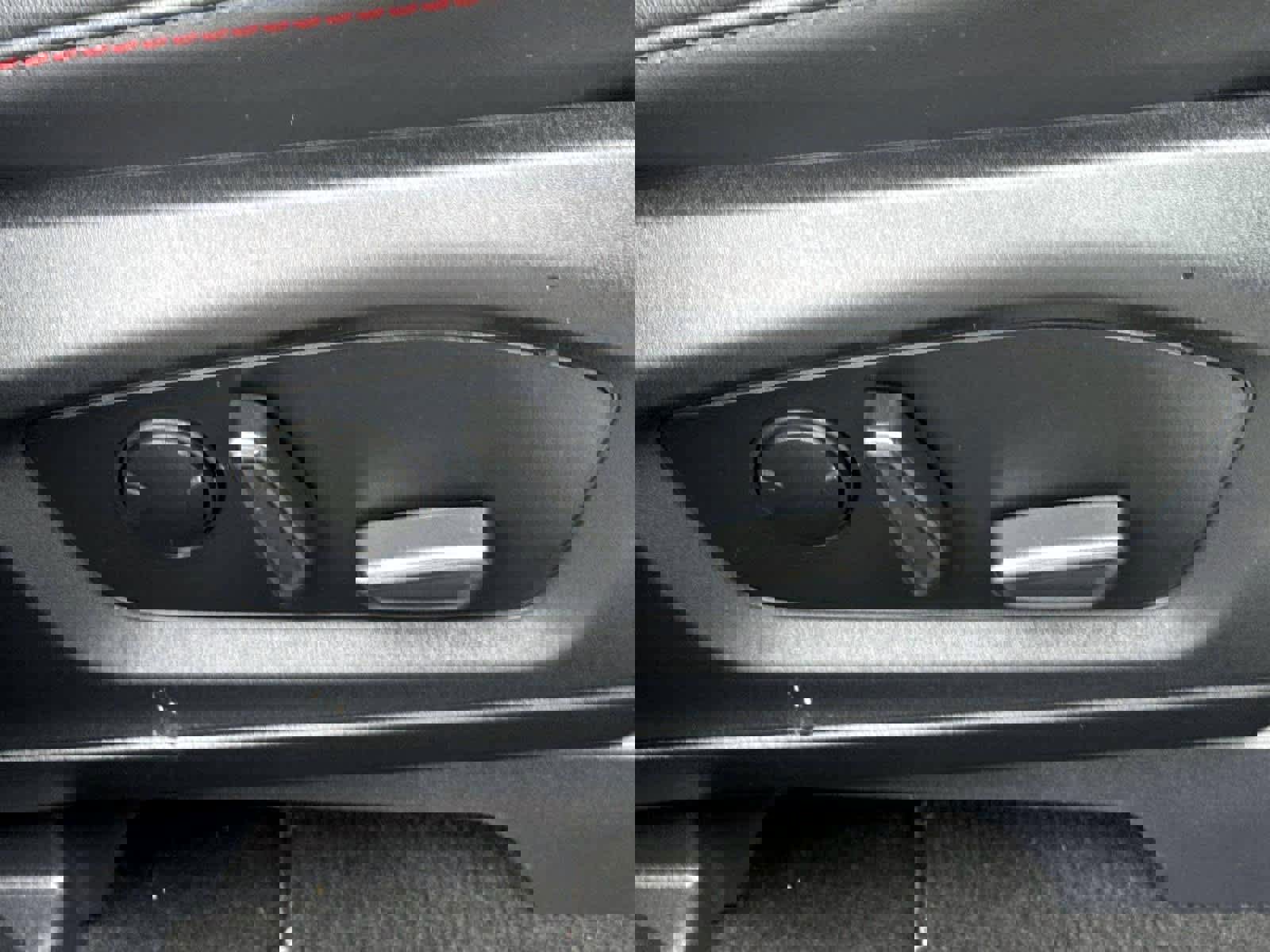 Used 2025 Ford Explorer ST-Line w/ ST-Line Street Pack image 11