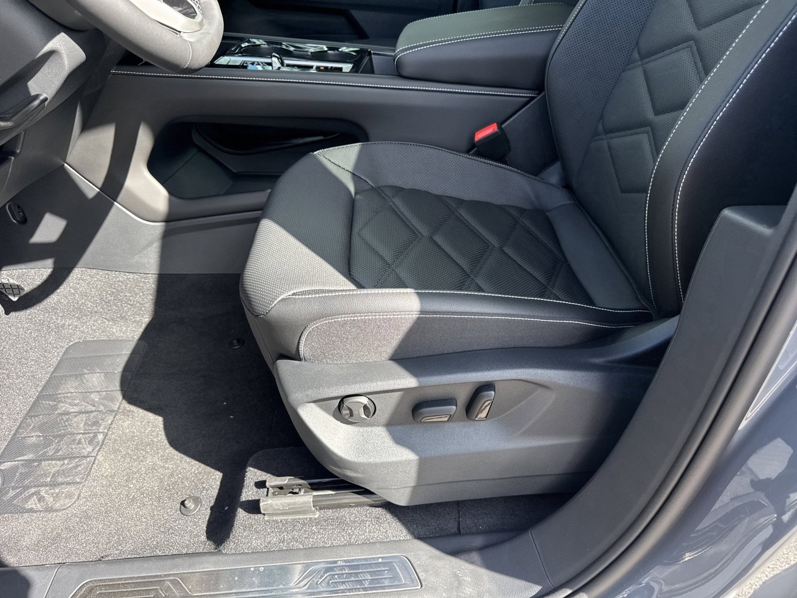 New 2026 Volkswagen Atlas SE image 13