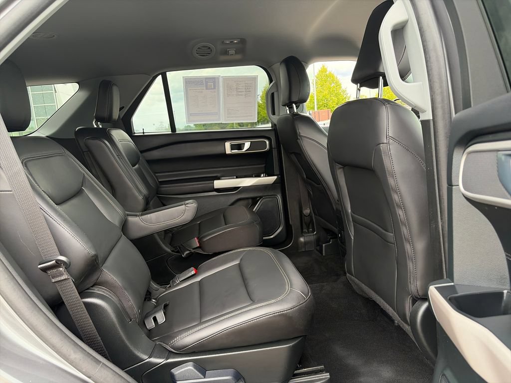 Used 2024 Ford Explorer XLT w/ Equipment Group 202A AWD/4WD image 32