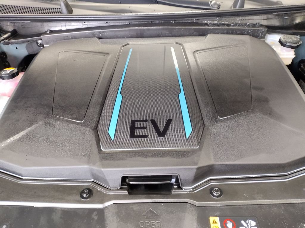 Certified 2023 Hyundai Ioniq 5 Limited w/ Cargo Package image 8