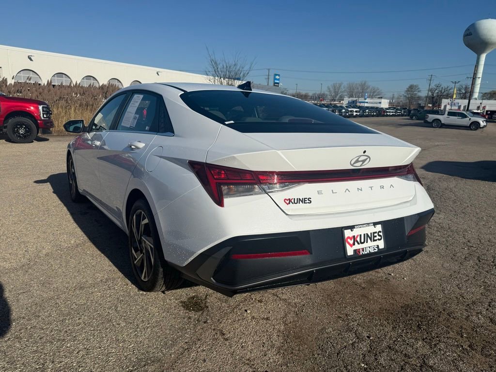 Used 2025 Hyundai Elantra SEL FWD image 7