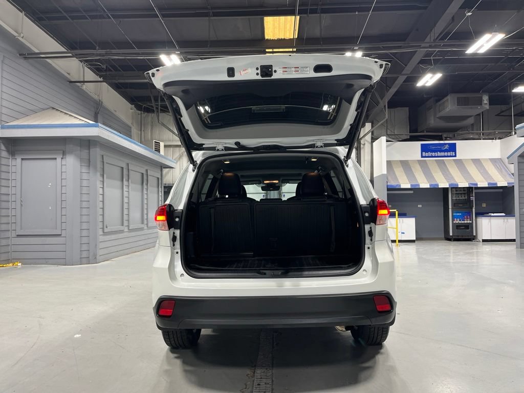 Used 2019 Toyota Highlander XLE AWD/4WD image 10