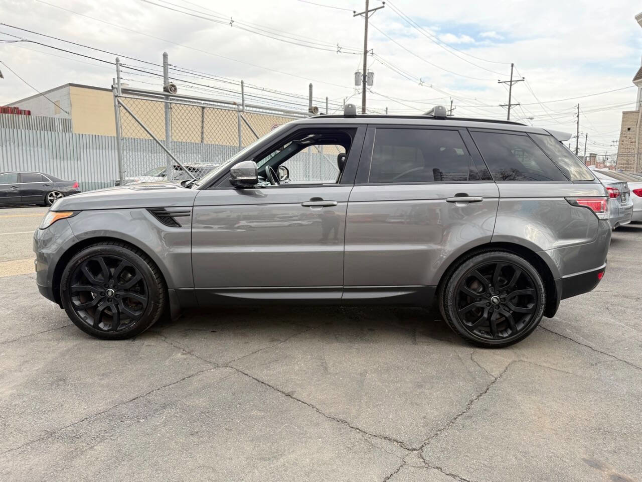Used 2014 Land Rover Range Rover Sport HSE image 3
