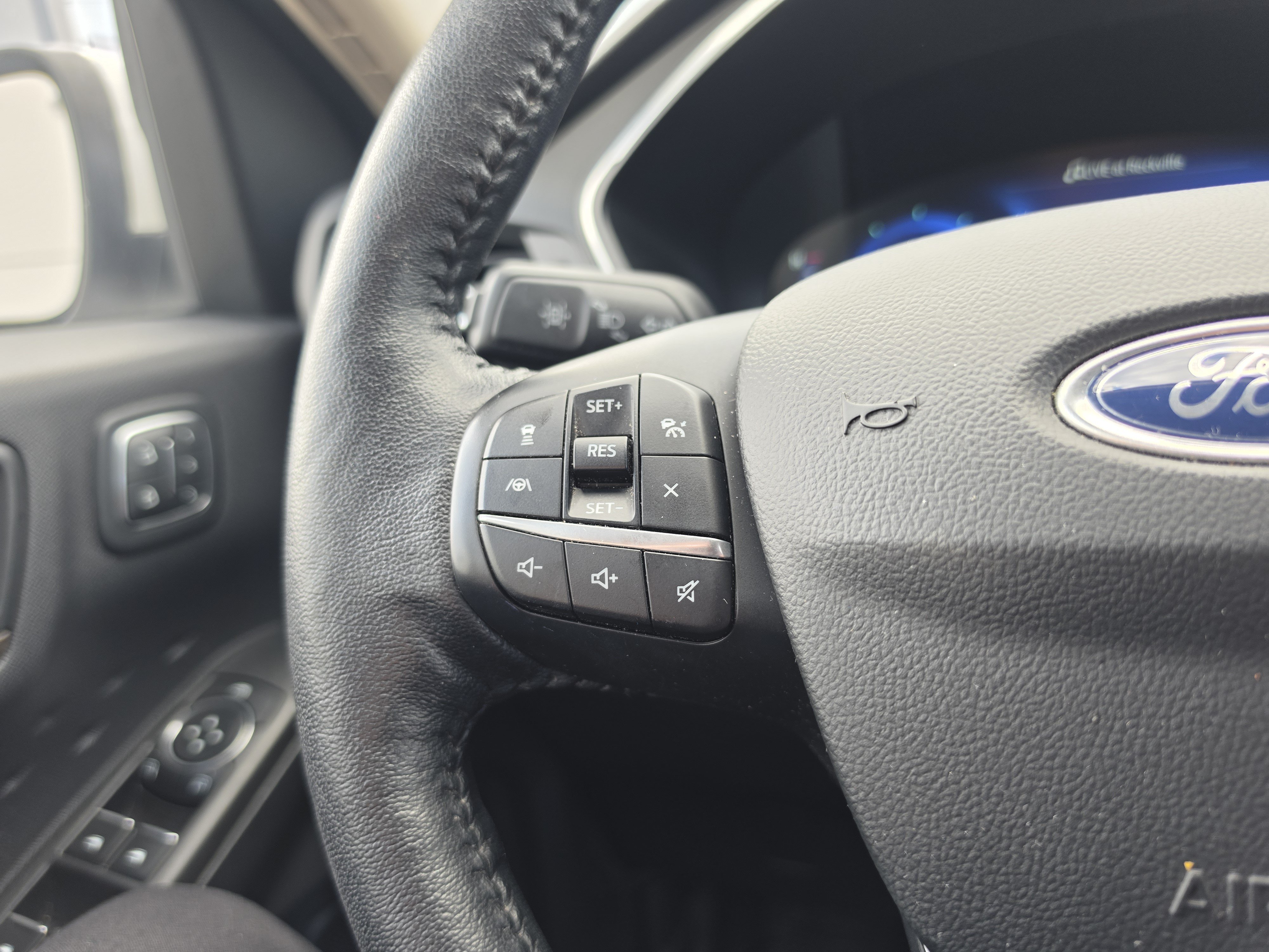 Used 2020 Ford Escape Titanium AWD/4WD image 20