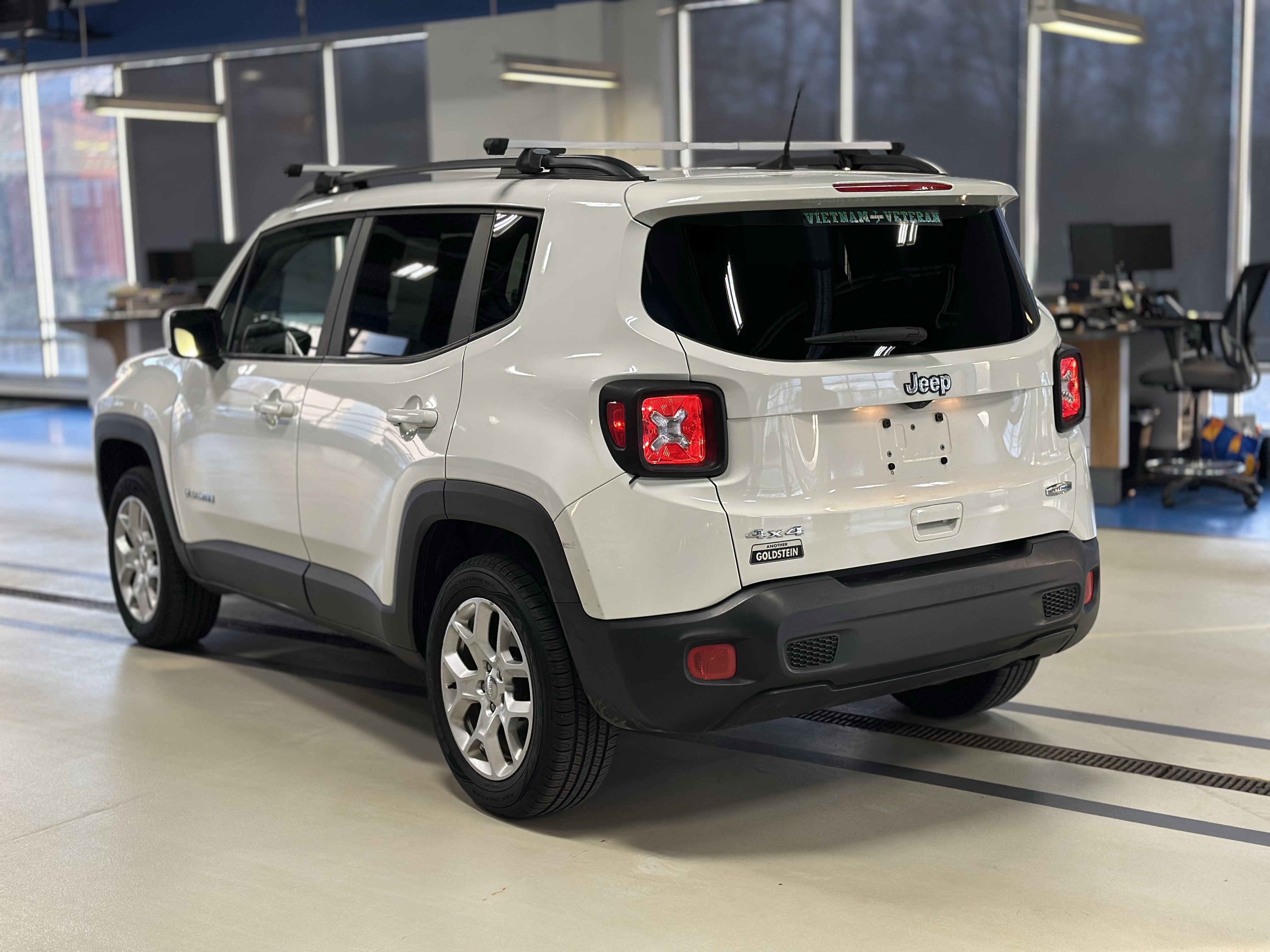 Used 2018 Jeep Renegade Latitude image 9