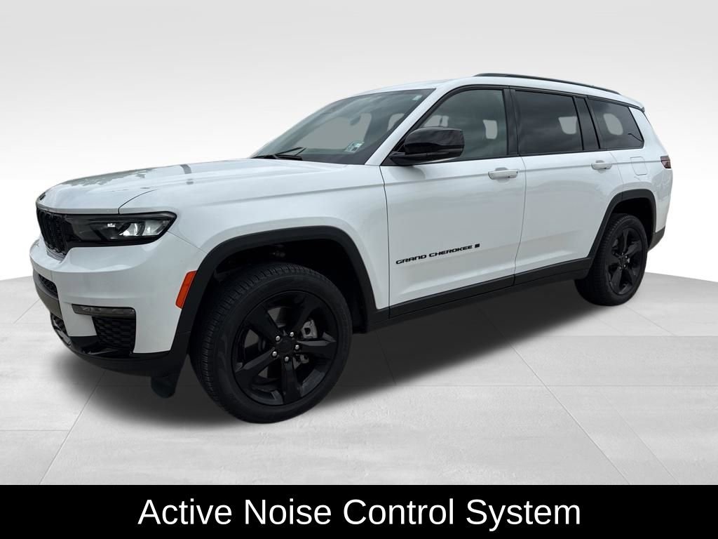 Used 2024 Jeep Grand Cherokee L Limited w/ Black Appearance Package AWD/4WD image 3
