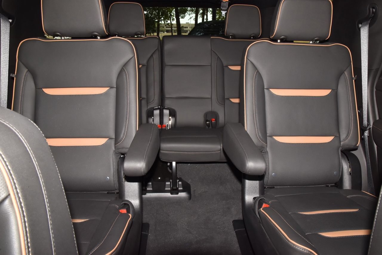 Used 2024 GMC Yukon AT4 w/ Technology Package AWD/4WD image 21