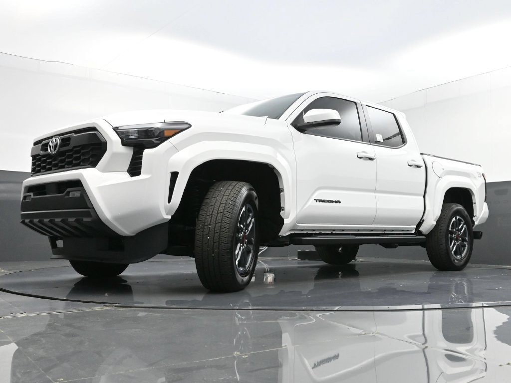 Used 2024 Toyota Tacoma TRD Sport AWD/4WD image 25