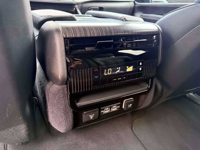 Certified 2024 Jeep Wagoneer Series II w/ Flexible Seating Group AWD/4WD image 11