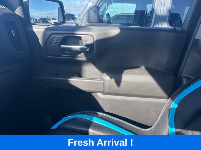 Used 2025 Chevrolet Silverado 1500 Custom w/ LPO, Dark Essentials Package RWD image 9