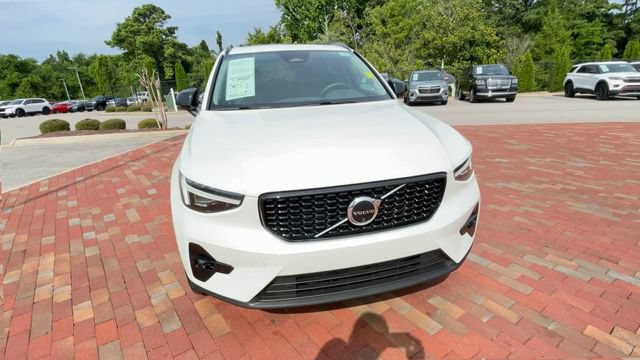 Used 2026 Volvo XC40 B5 Plus AWD/4WD image 4