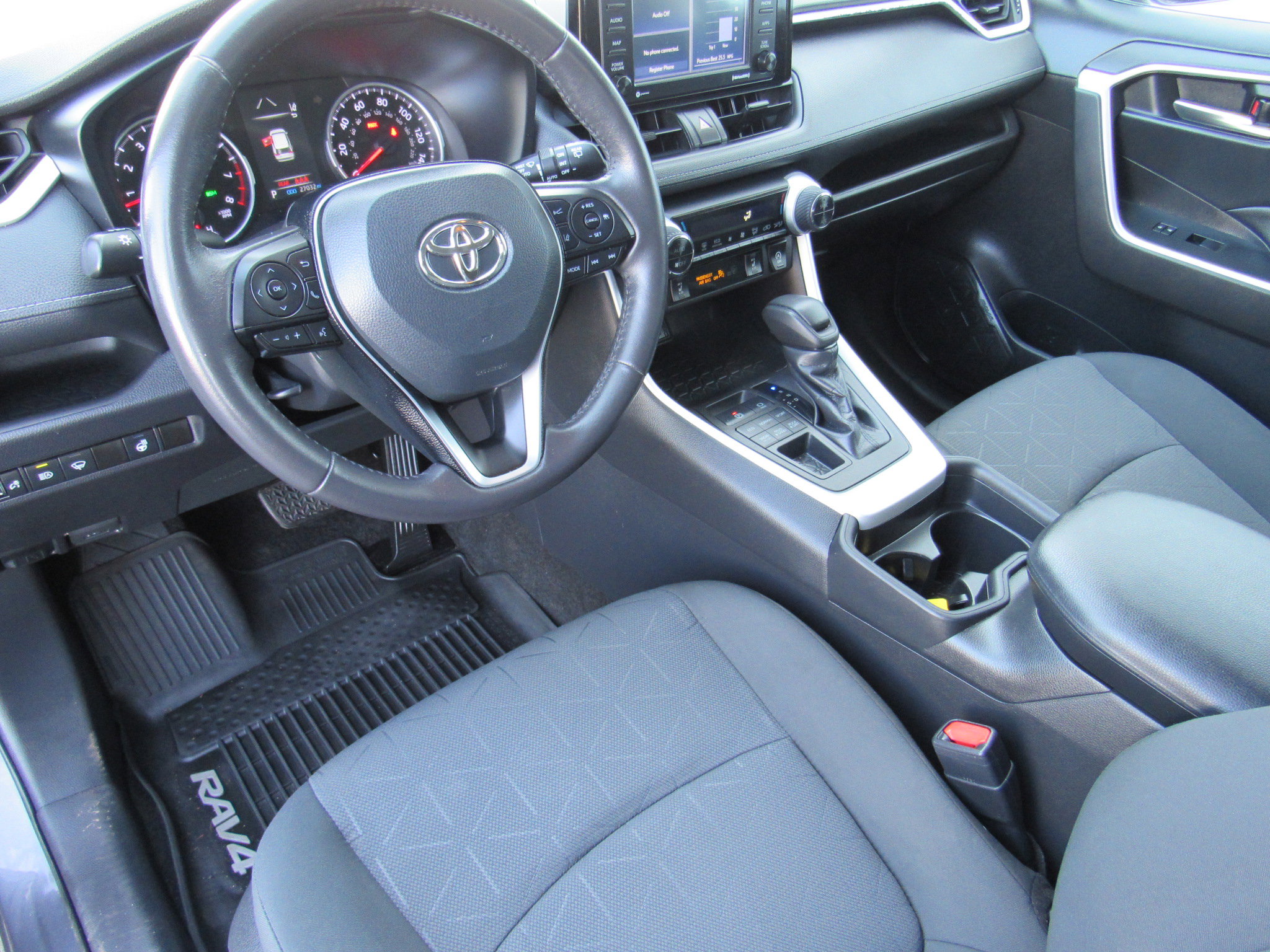 Used 2021 Toyota RAV4 XLE w/ XLE Grade Weather Package image 11
