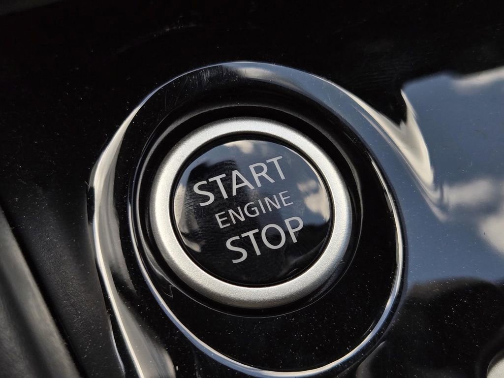 New 2025 Nissan Versa SR w/ Trunk Package image 25