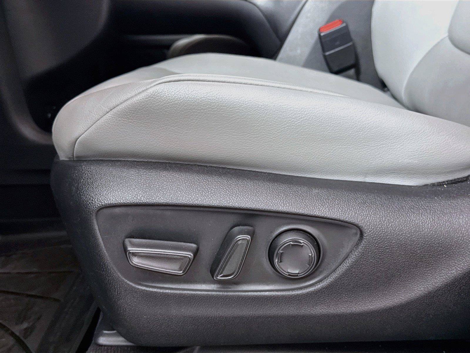 Certified 2025 Toyota Sienna XLE FWD image 29
