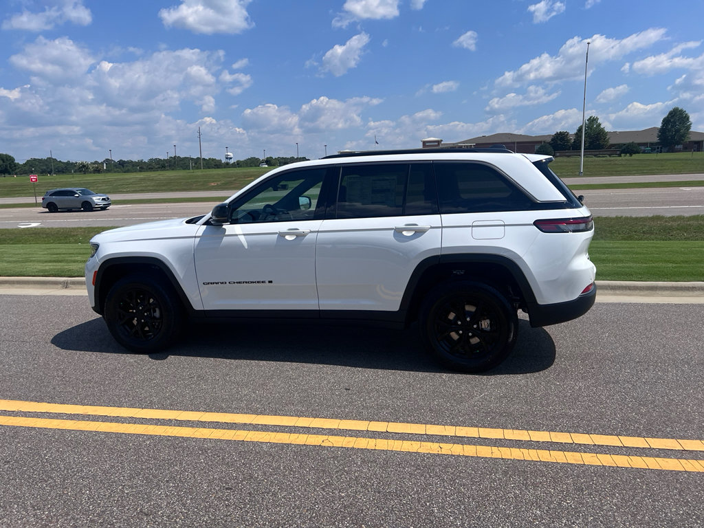 New 2026 Jeep Grand Cherokee Altitude AWD/4WD image 7