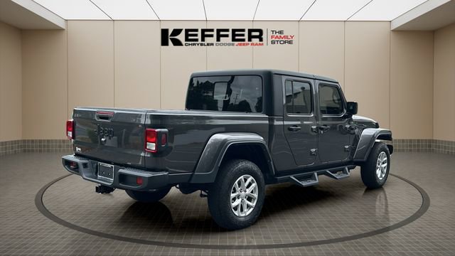 Used 2023 Jeep Gladiator Sport AWD/4WD image 6