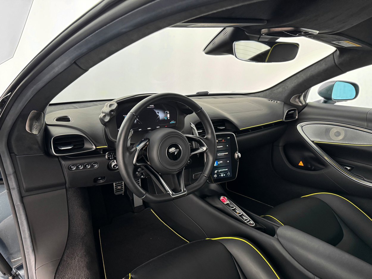 Used 2023 McLaren Artura image 15