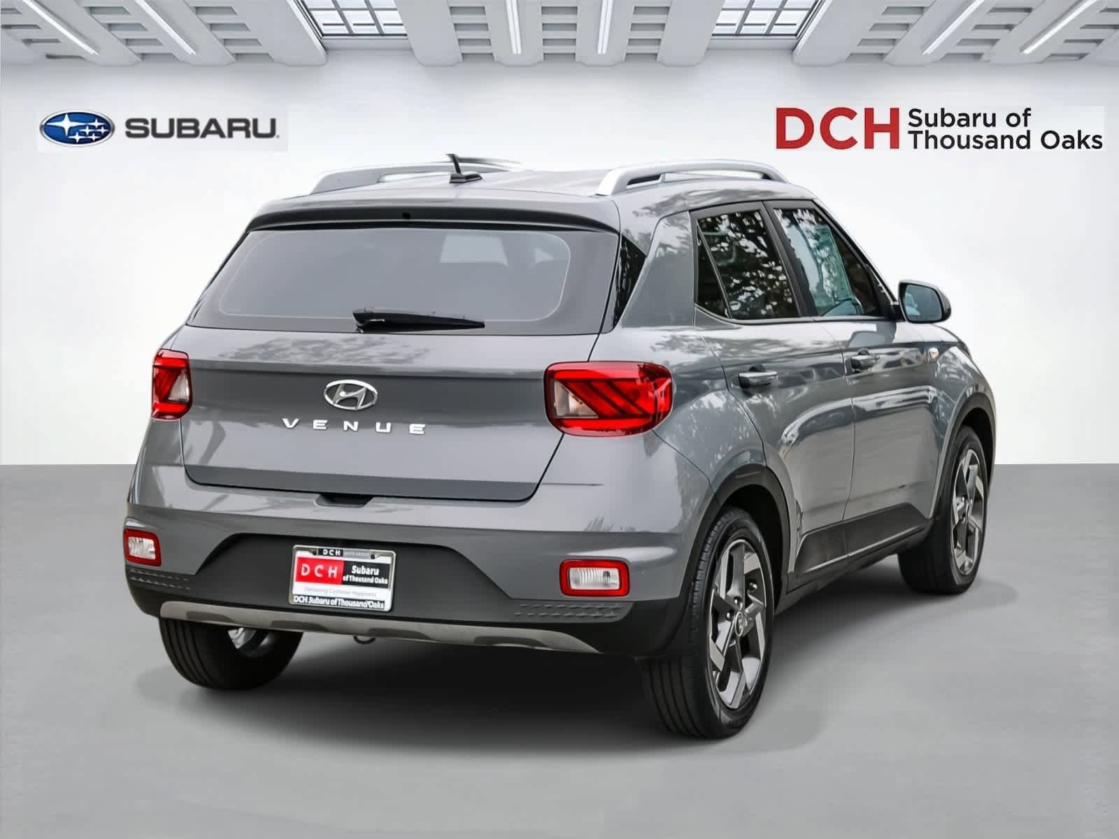Used 2023 Hyundai Venue SEL FWD image 4