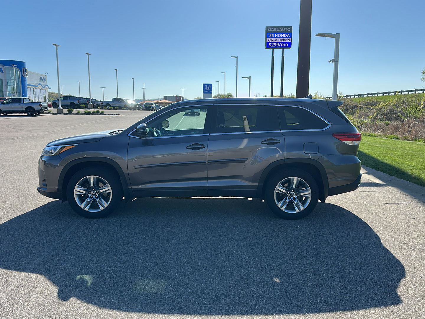 Used 2017 Toyota Highlander Limited AWD/4WD image 6