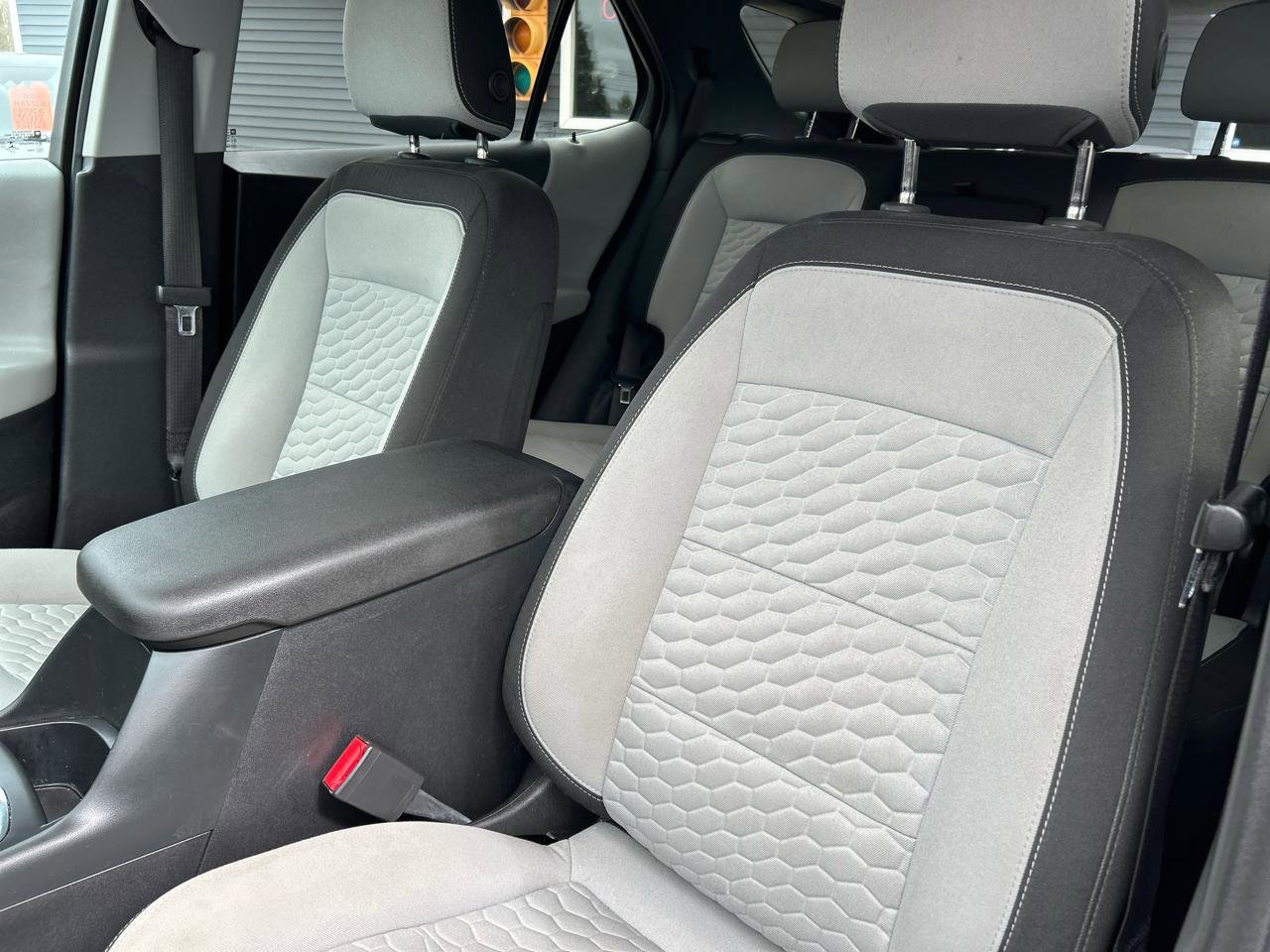 Used 2020 Chevrolet Equinox LT w/ Driver Convenience Package image 19