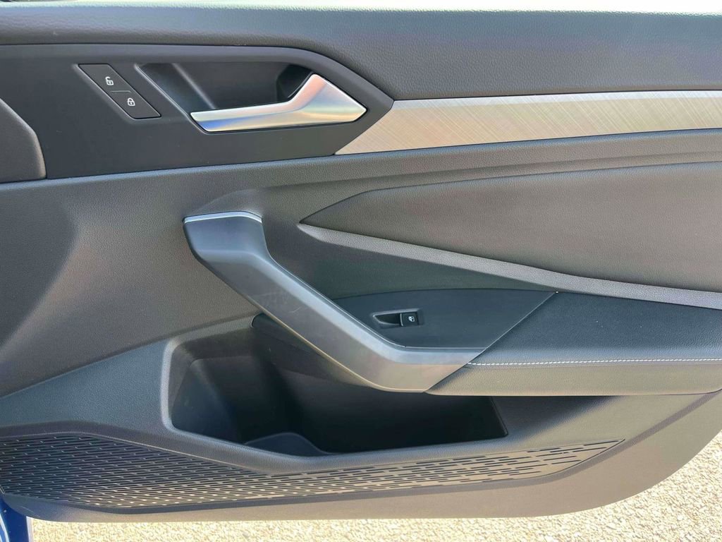 Used 2024 Volkswagen Jetta SE image 8