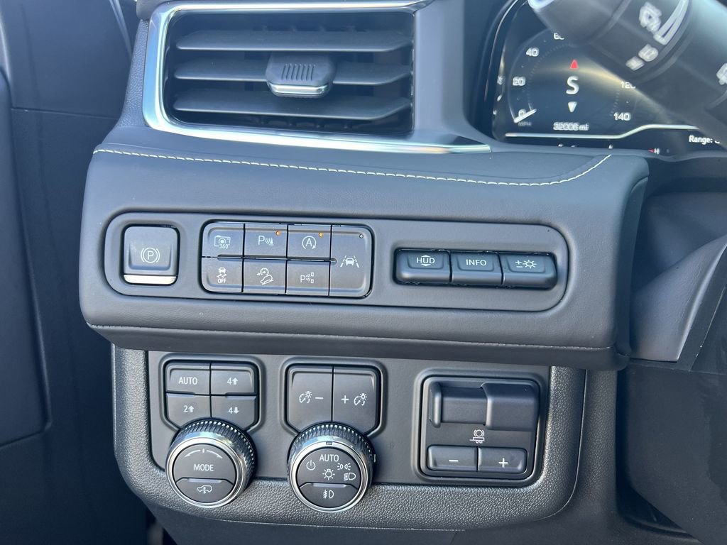 Used 2023 GMC Yukon XL Denali Ultimate image 18