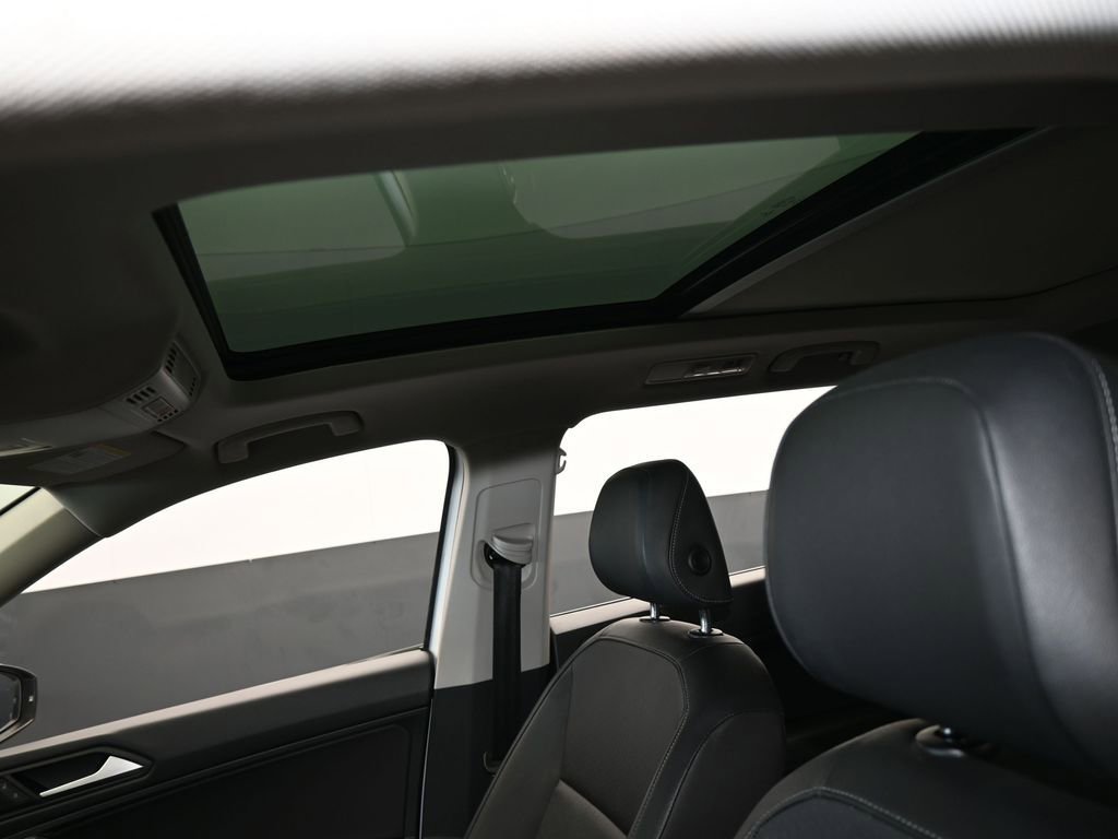 Used 2019 Volkswagen Tiguan SEL image 11