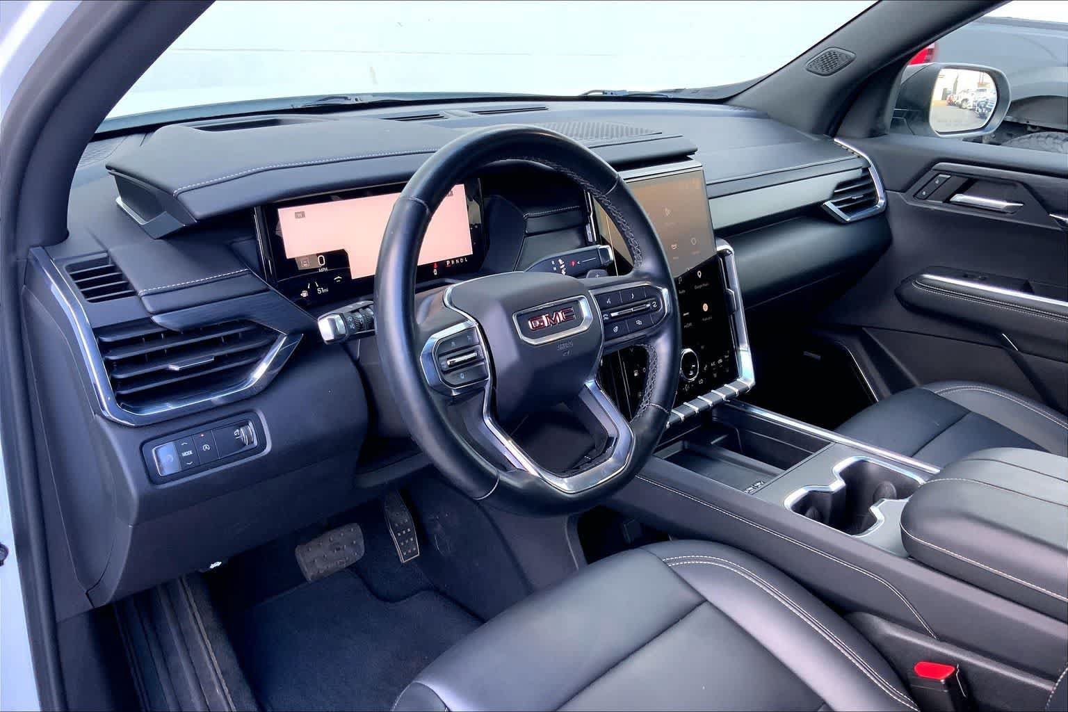 Used 2024 GMC Acadia Elevation w/ Luxury Package FWD image 2