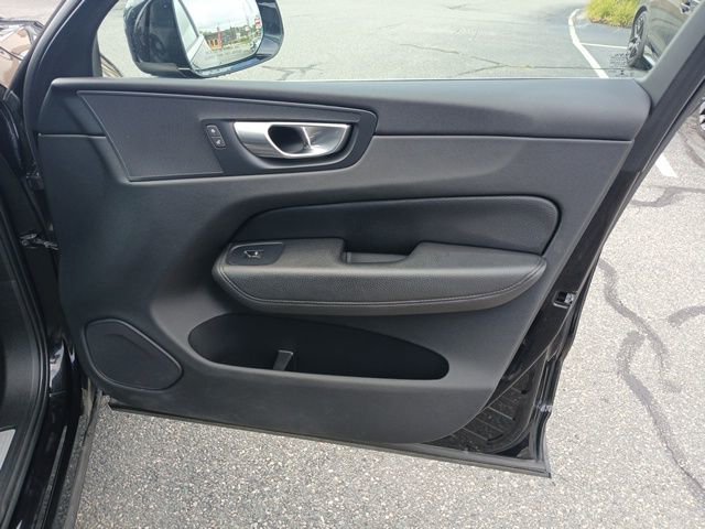 Used 2022 Volvo XC60 B5 Momentum w/ Advanced Package image 26