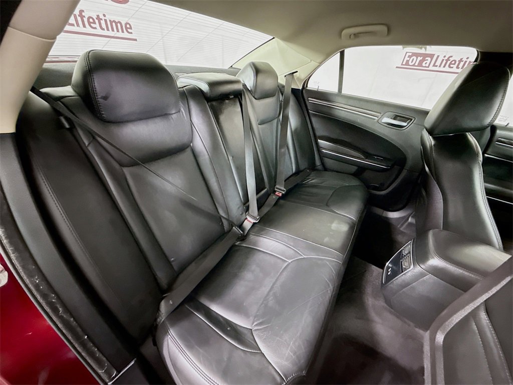 Used 2016 Chrysler 300 Limited image 29