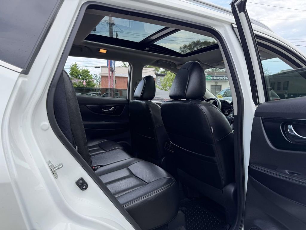 Used 2019 Nissan Rogue SL w/ Premium Package AWD/4WD image 17
