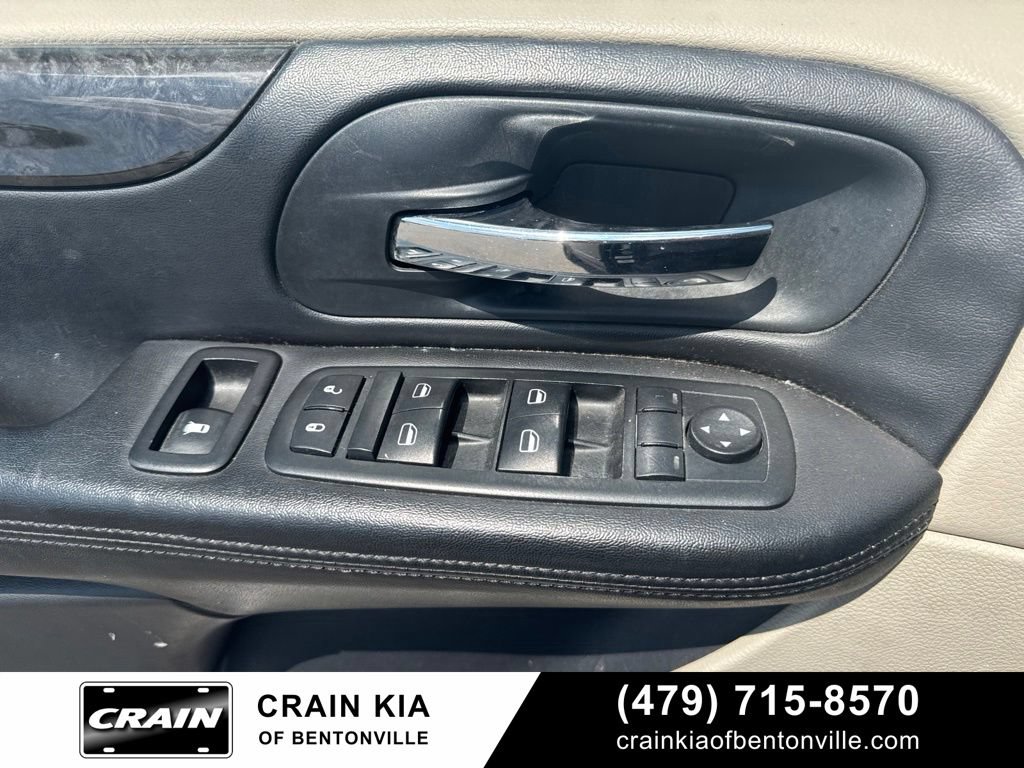 Used 2012 Dodge Grand Caravan SXT FWD image 16