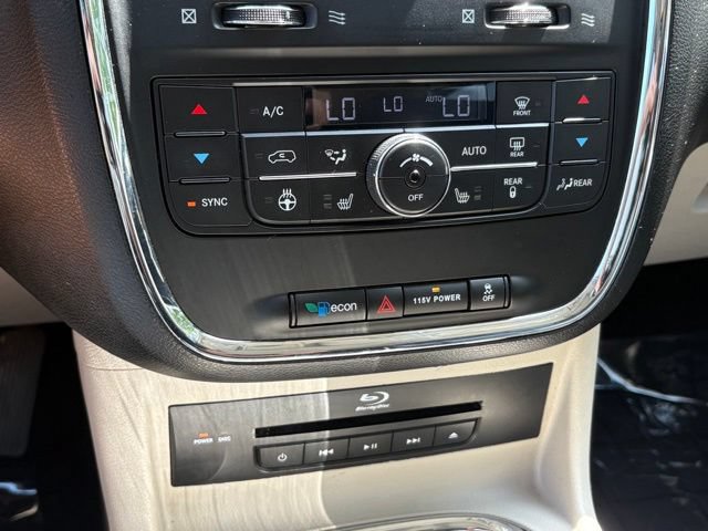 Used 2015 Chrysler Town & Country Limited Platinum FWD image 14