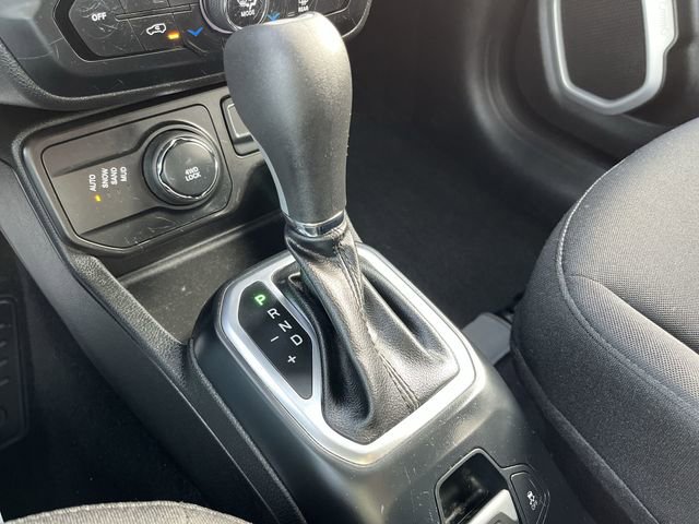 Used 2019 Jeep Renegade Latitude w/ Cold Weather Group image 23