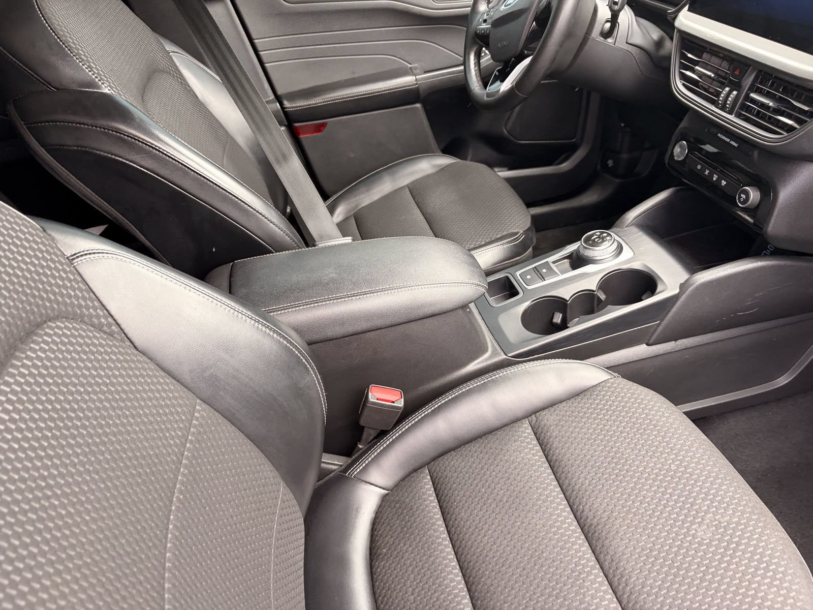 Used 2023 Ford Escape SE FWD image 12