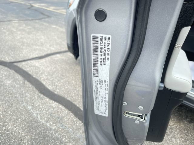 Used 2023 Jeep Compass Limited AWD/4WD image 32