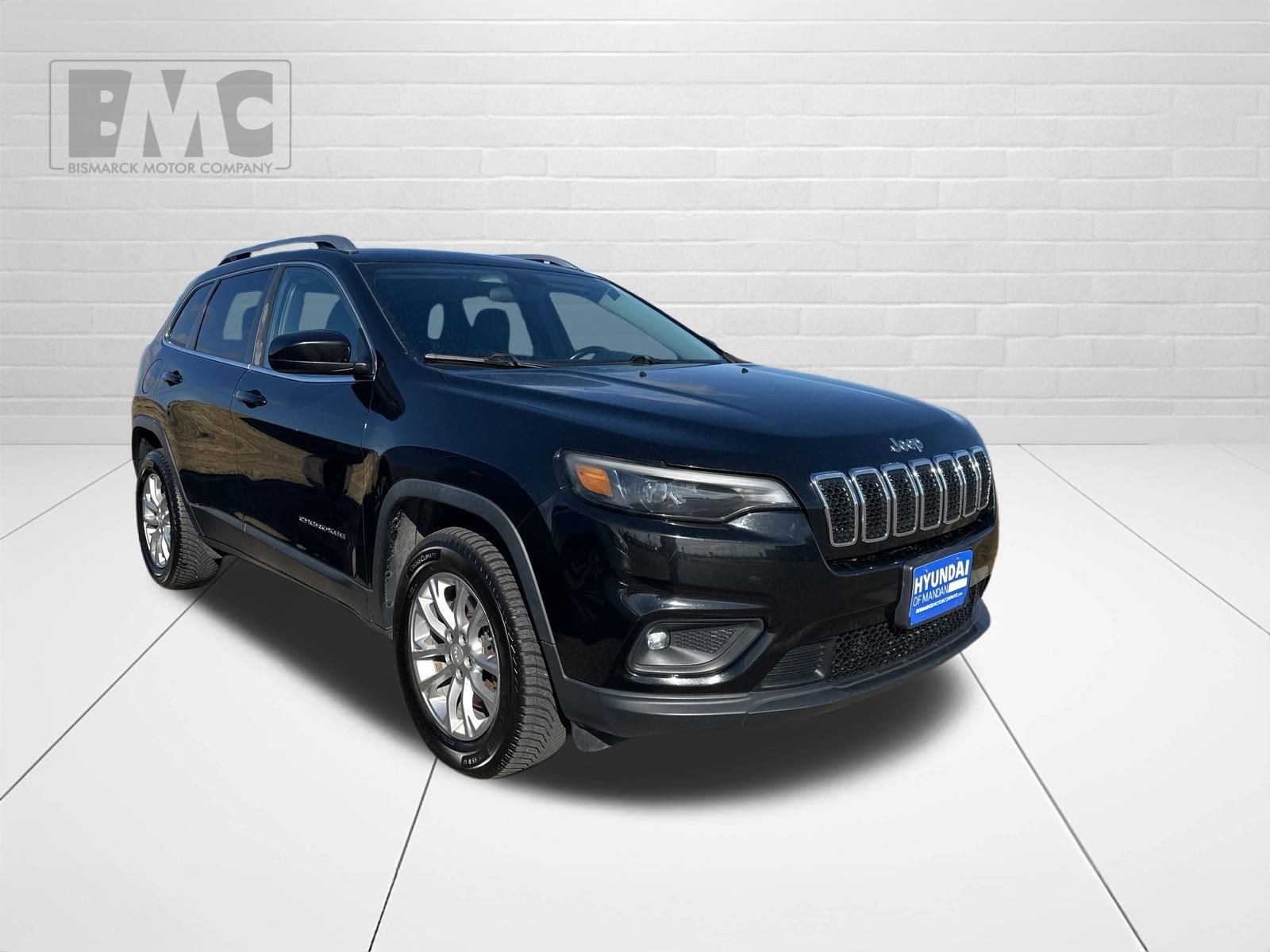 Used 2019 Jeep Cherokee Latitude w/ Cold Weather Group image 2