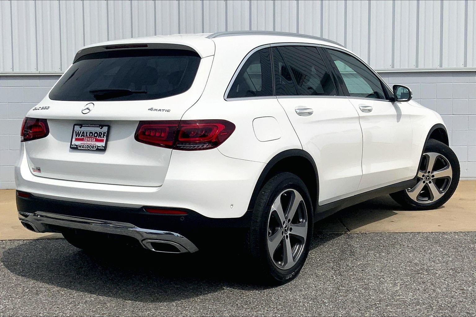 Used 2022 Mercedes-Benz GLC 300 4MATIC w/ Premium Package Lite image 17