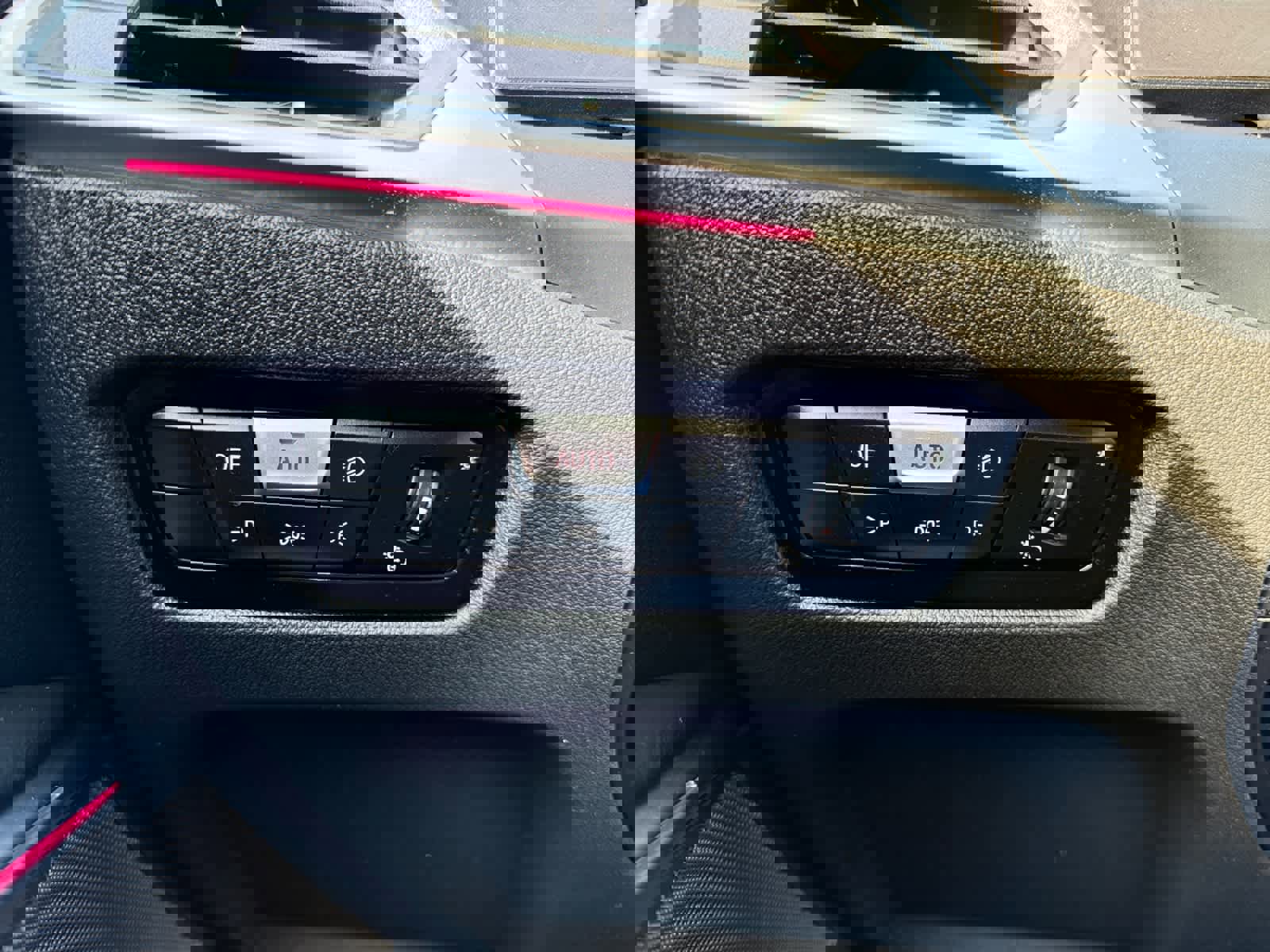 Used 2023 BMW 330i xDrive Sedan w/ M Sport Package image 25