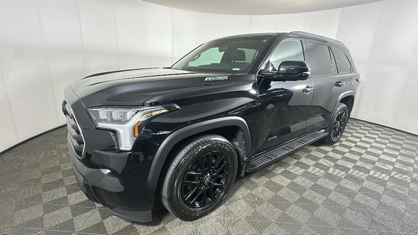 Used 2025 Toyota Sequoia Limited w/ Tow Technology Package AWD/4WD image 8