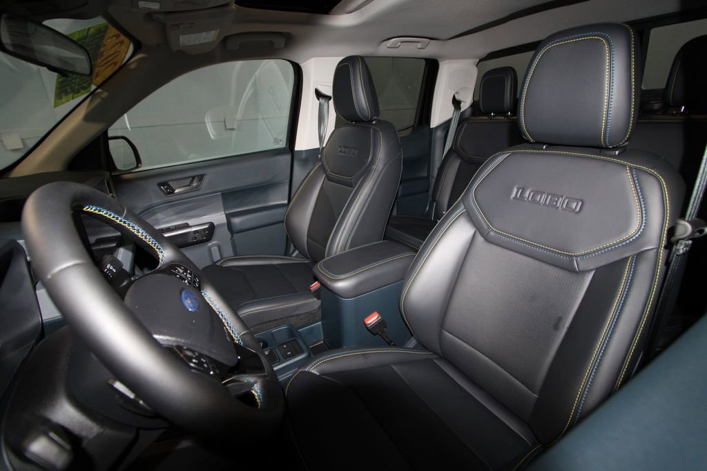 Used 2025 Ford Maverick Lobo image 4