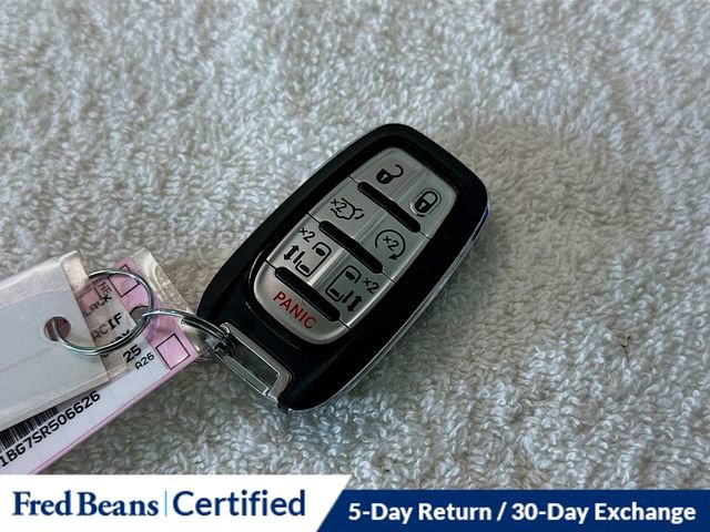 Used 2025 Chrysler Pacifica Select image 30