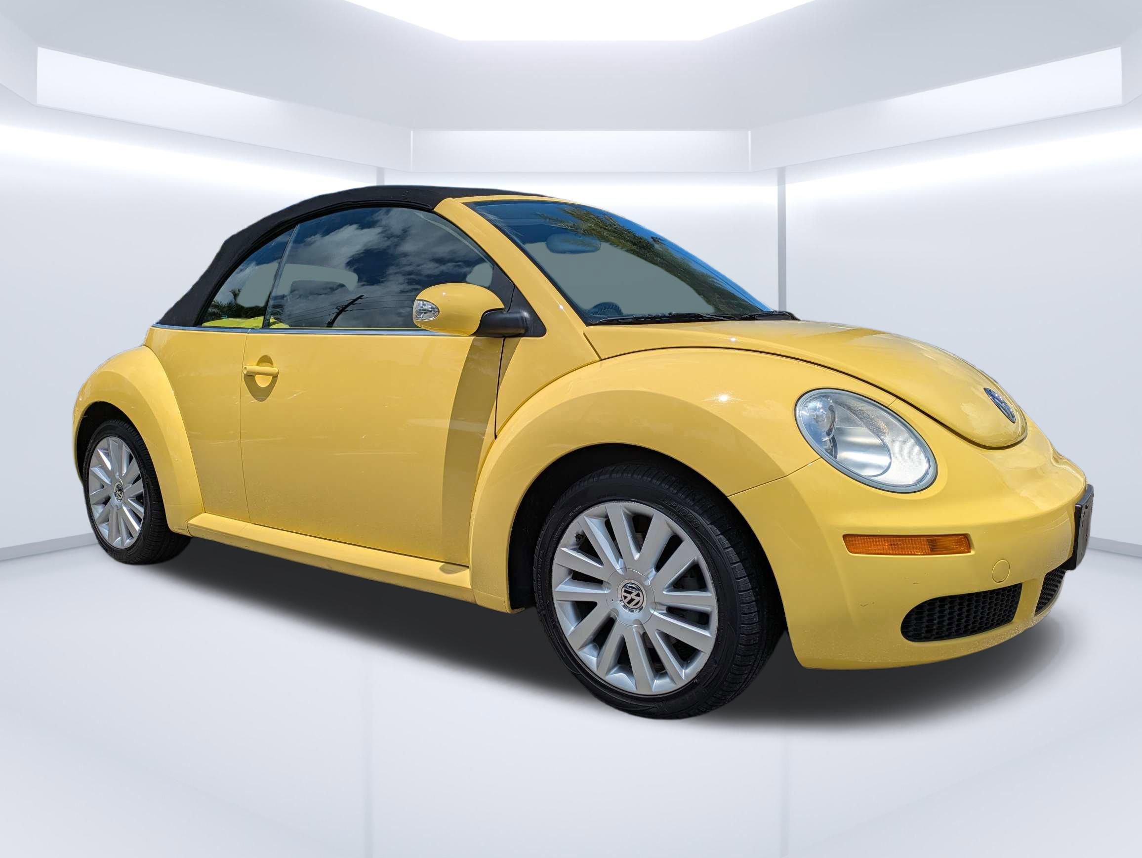 Used 2008 Volkswagen Beetle SE FWD image 1