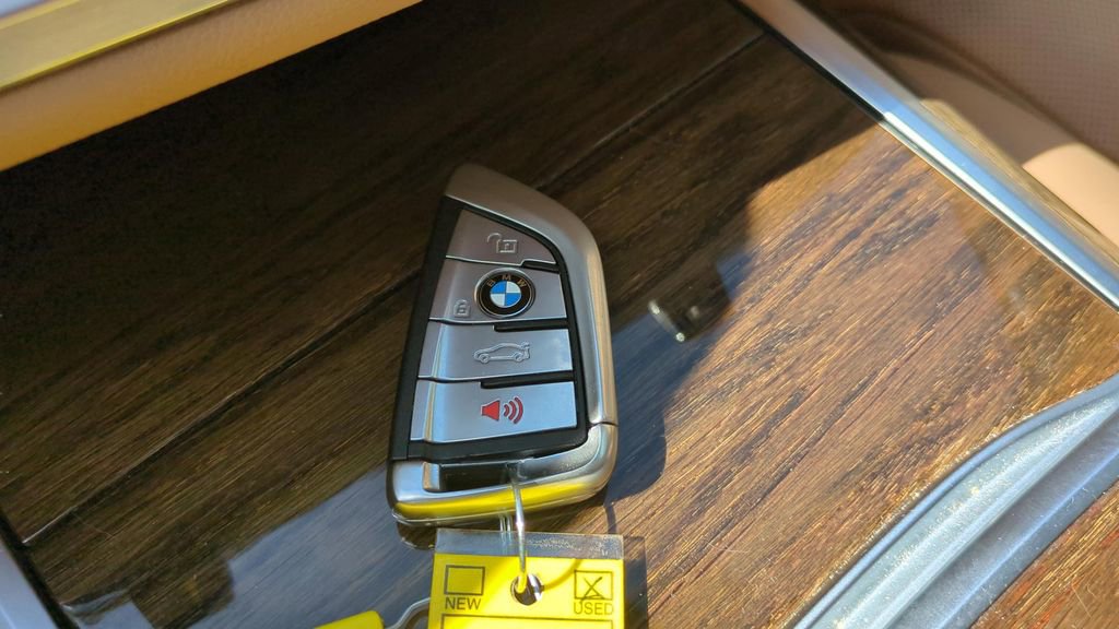 Used 2018 BMW 740e xDrive image 35