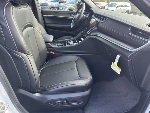 New 2025 Jeep Grand Cherokee L Limited w/ Luxury Tech Group II image 13