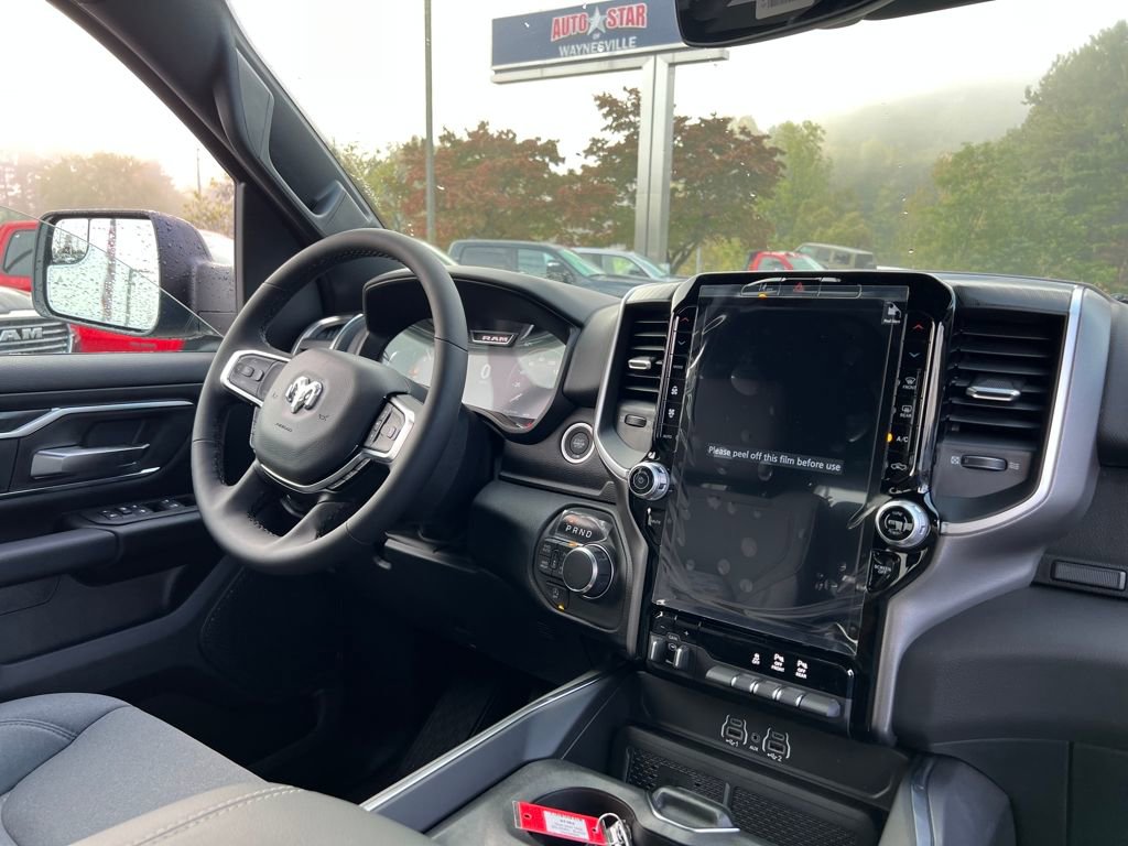 New 2026 RAM 1500 4x4 Crew Cab image 18