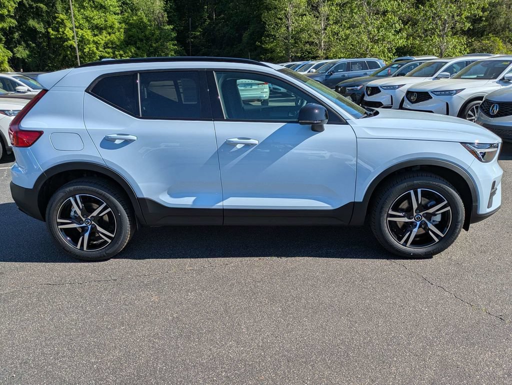 Used 2026 Volvo XC40 B5 Core AWD/4WD image 7