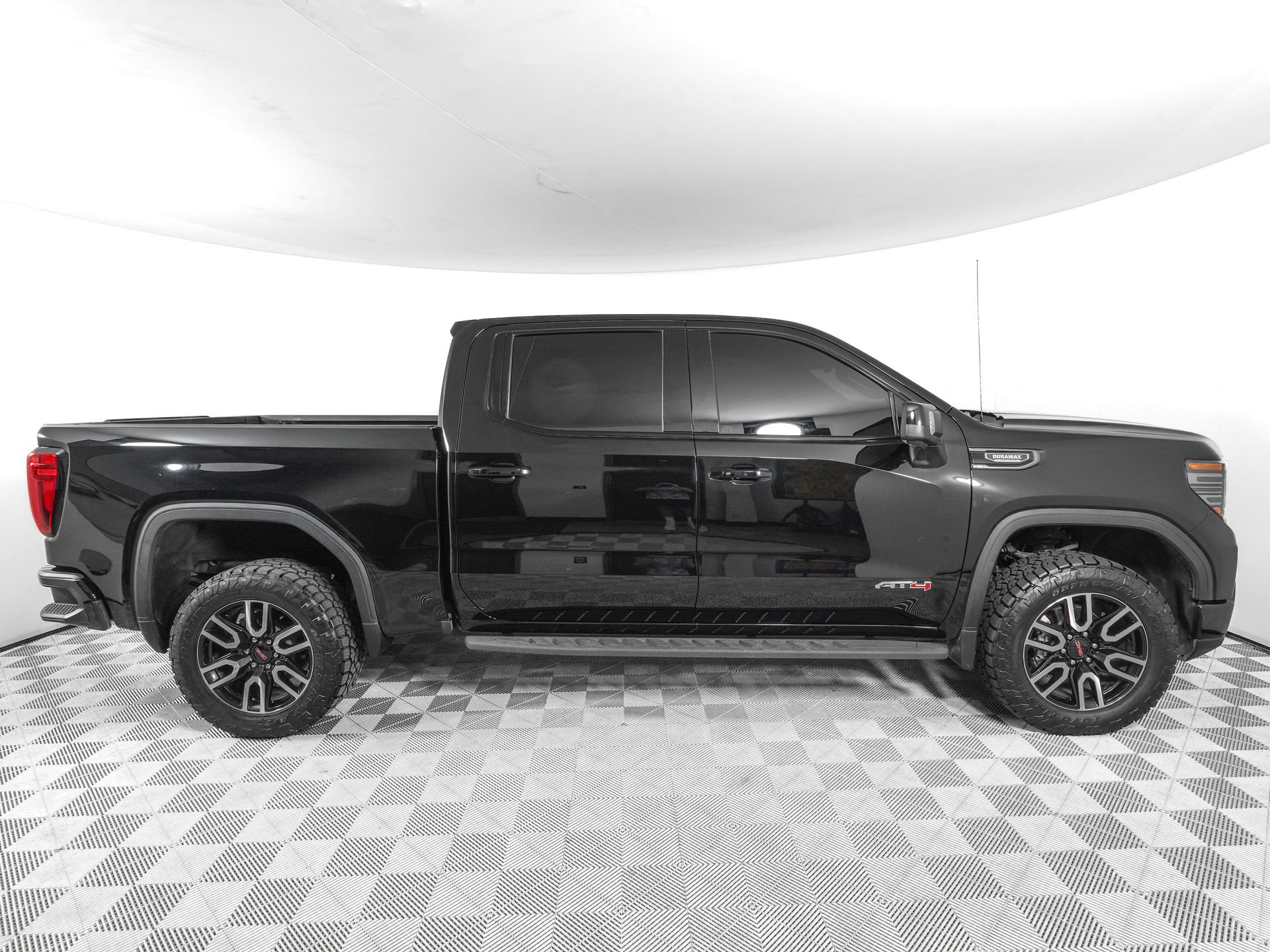 Used 2025 GMC Sierra 1500 AT4 AWD/4WD image 3
