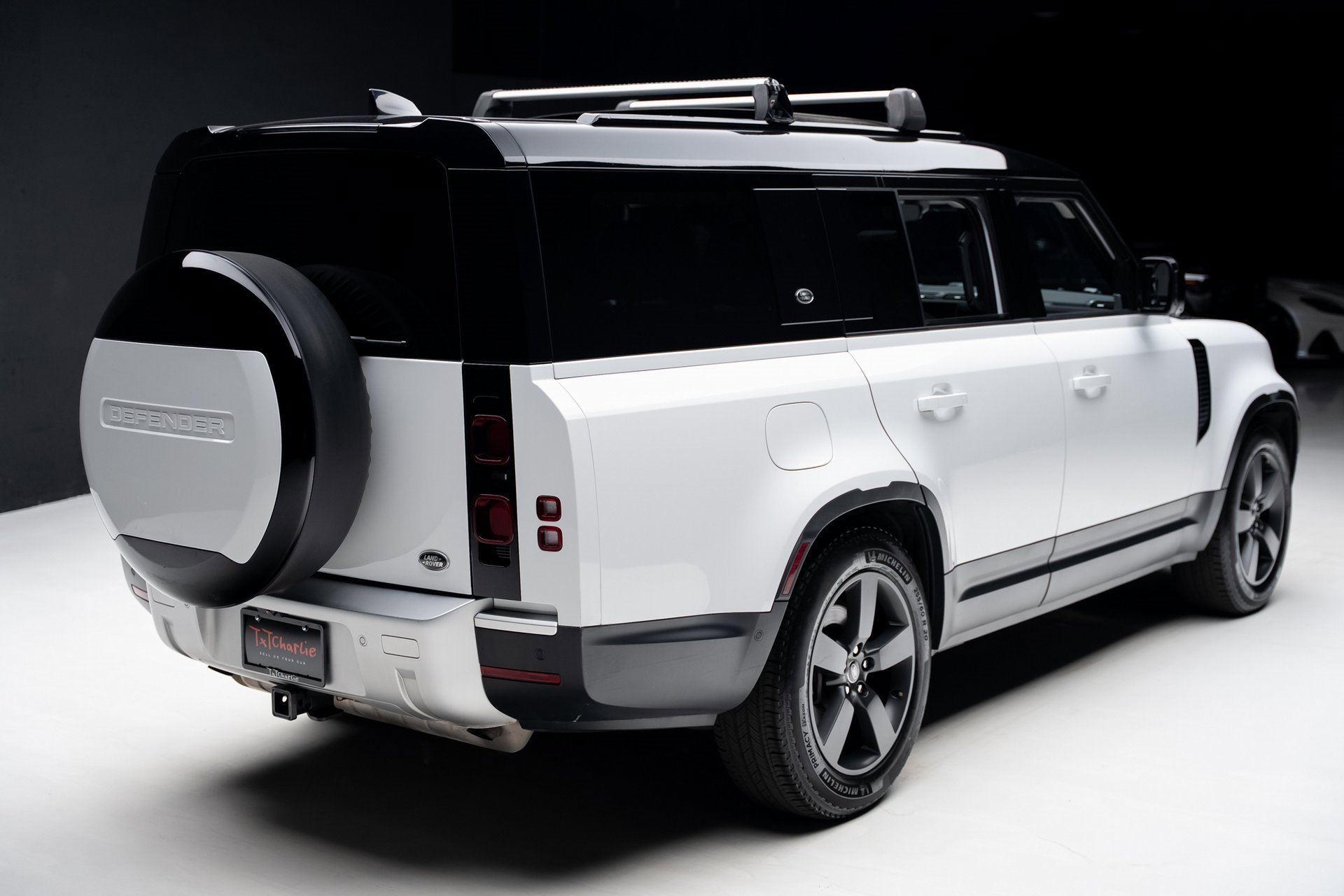 Used 2023 Land Rover Defender 130 SE image 35