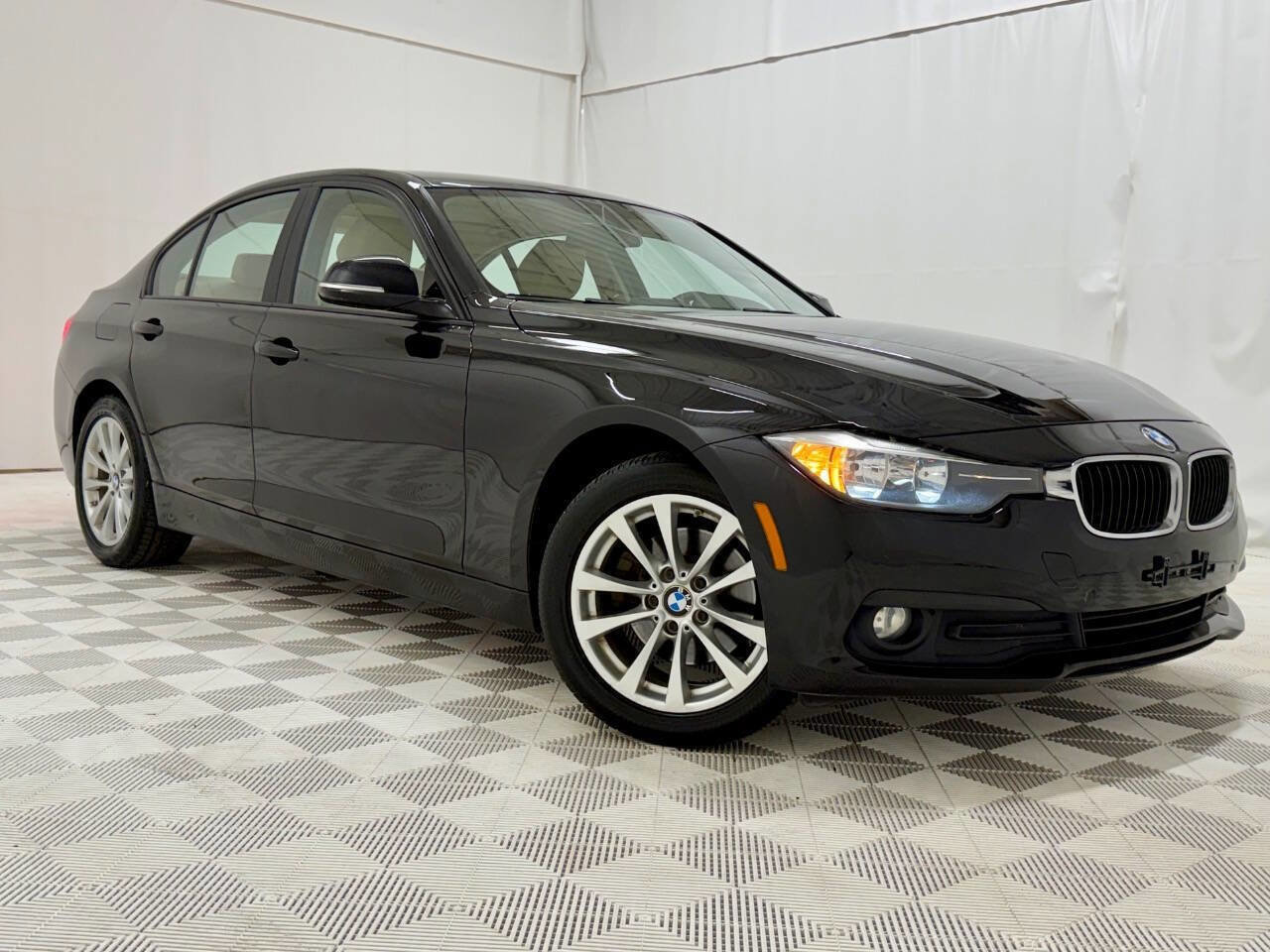 Used 2016 BMW 320i Sedan image 3